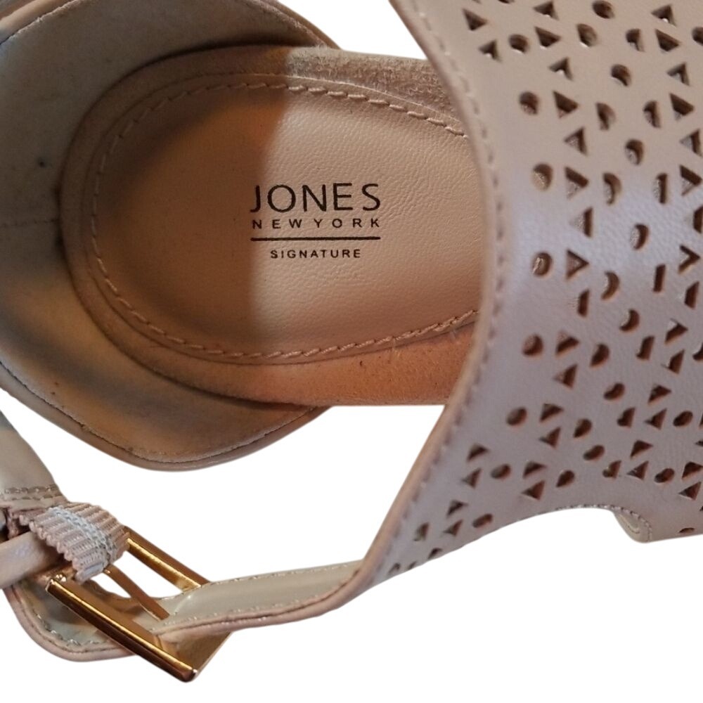 Jones New York Signature Beige Wedge Sanda… - Picture 6 of 7